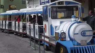 Un tren turístico se suma a la Noche Abierta de Fernán Núñez, con sorteos, pasacalles y actuaciones