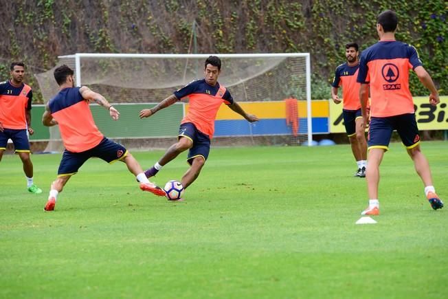 Entrenamiento UD Las Palmas en Barranco Seco ...