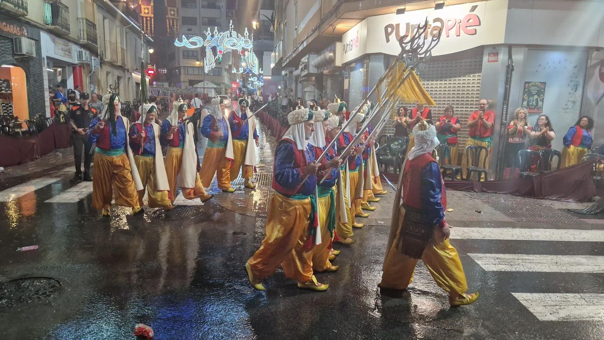 Así han desfilado los festeros musulmanes en las Fiestas de Elda