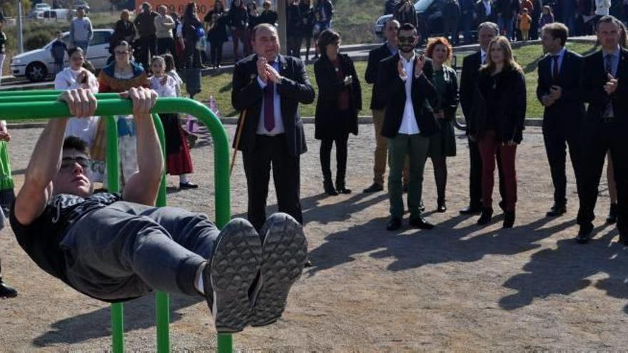 Moró inaugura un parque público para practicar «crossfit»