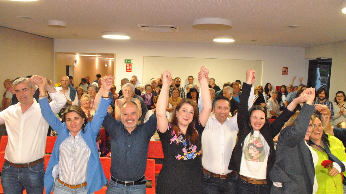 Acto central del PSOE en Cerdedo-Cotobade, con la alcaldable Ana Couto y David Regades.