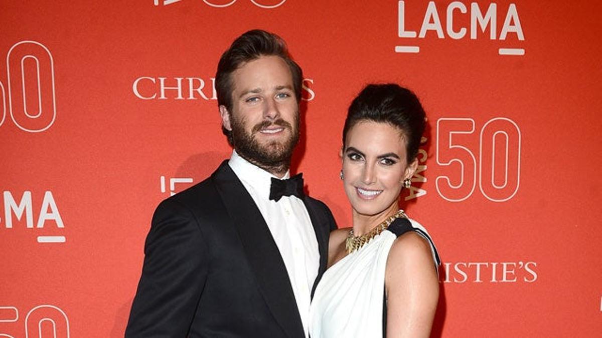 Armie Hammer y Elizabeth Chambers en la gala LACMA