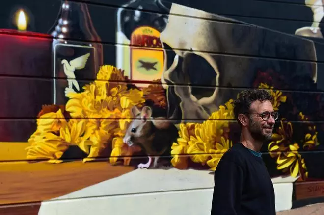 Fotogalería | Las primeras imágenes del macromural de Brea que unirá a Robe con Manolillo Chinato en Plasencia