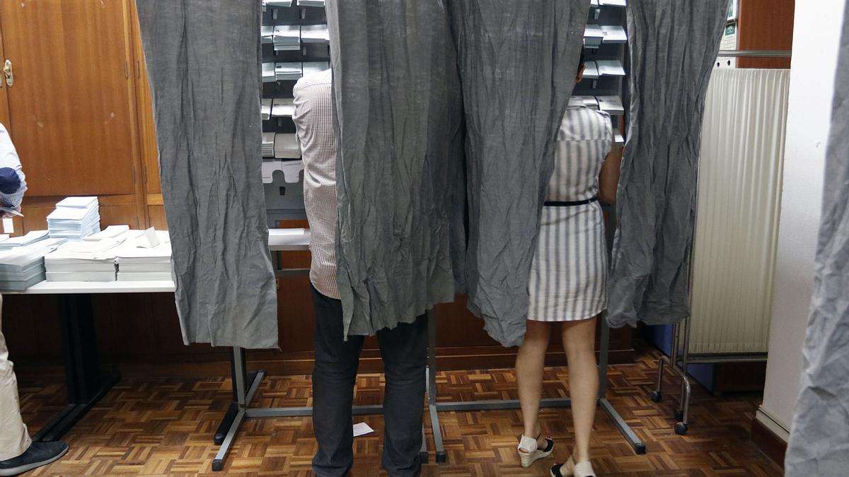 Votantes ejercen su derecho en las elecciones municipales y europeas de 2019.