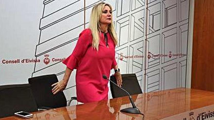 La consellera del PSOE Marta Díaz, justo antes de una rueda de prensa, en una imagen de archivo.
