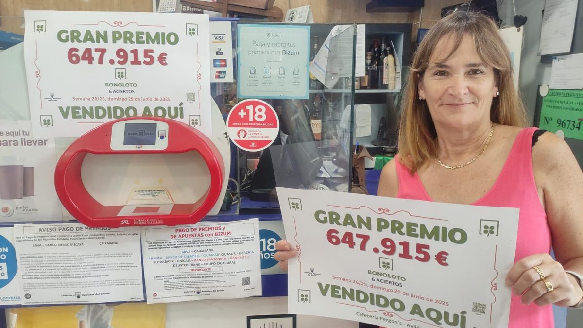 Sara Blanco, en el despacho receptor de loterías donde se selló el boleto premiado
