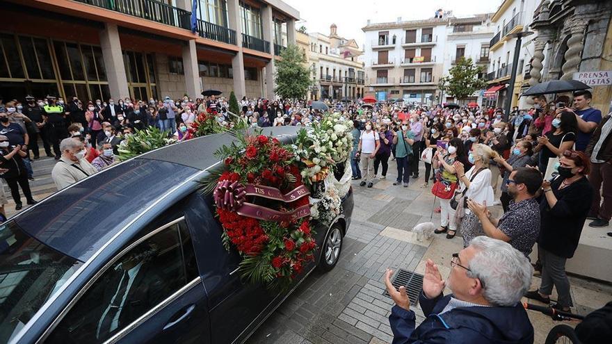 Casado (PP) y Abascal (Vox) critican la concentración por la muerte de Julio Anguita