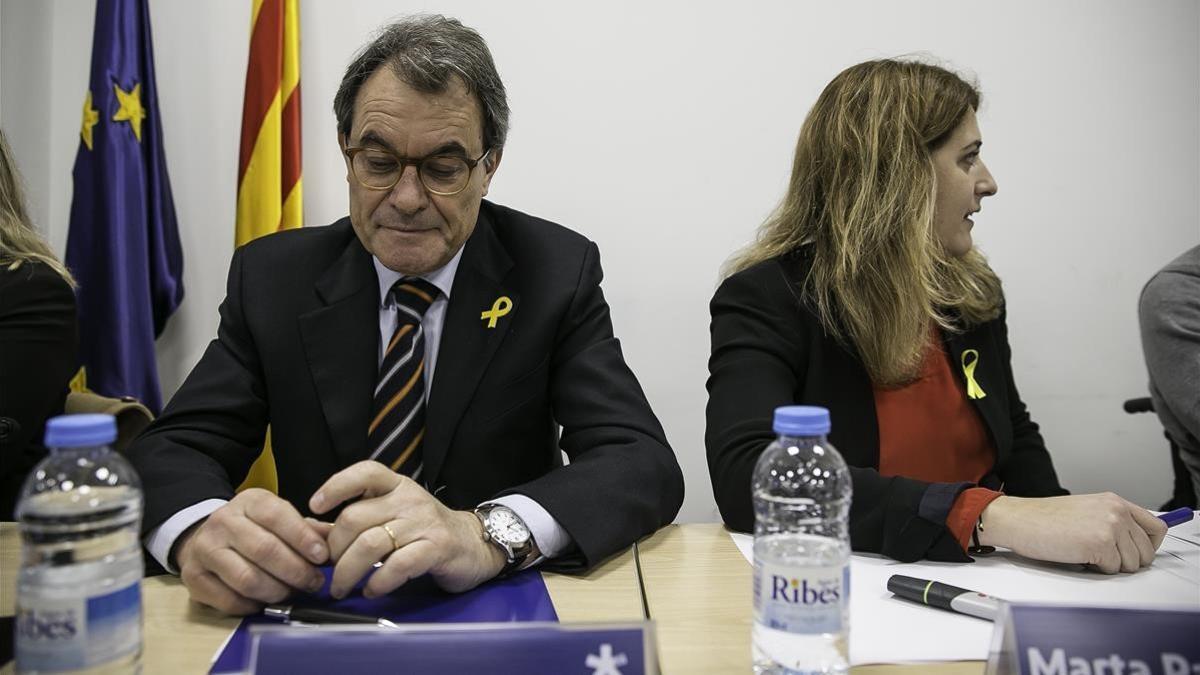 Artur Mas junto a Marta Pascal, ayer, en la reunión ejecutiva del partido.