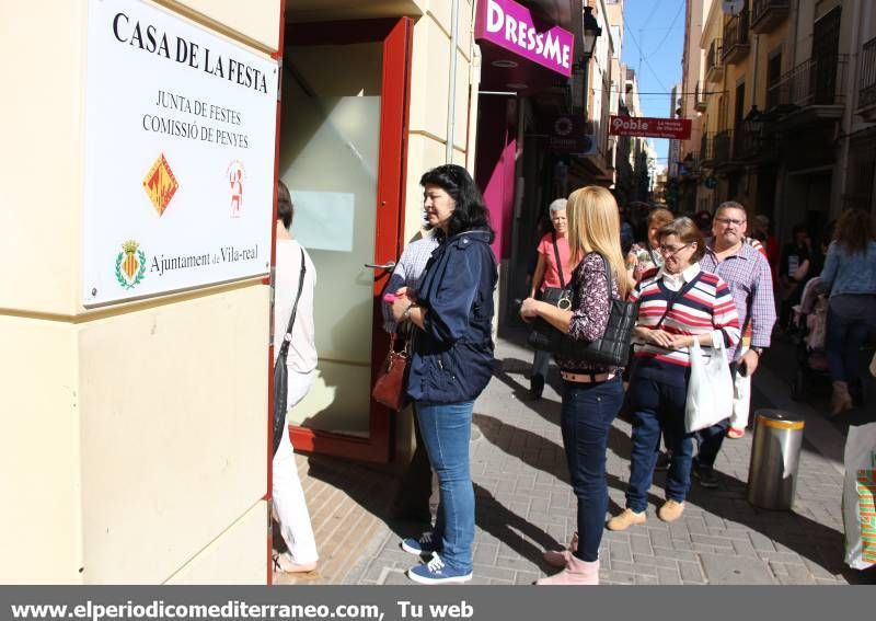 GALERÍA DE FOTOS -- Vila-real reparte el programa de fiestas de Sant Pasqual