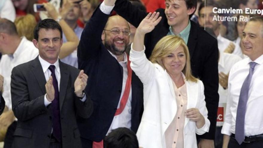 Valenciano, arropada por  Valls,  González y  Schulz