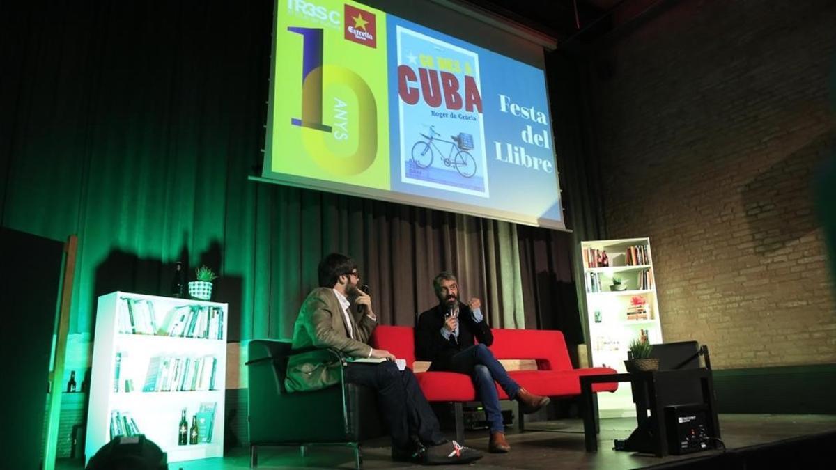 Fiesta de Sant Jordi del Club tr3sc en la antigua fabrica Damm, presentación del libro de Roger de Gracia.