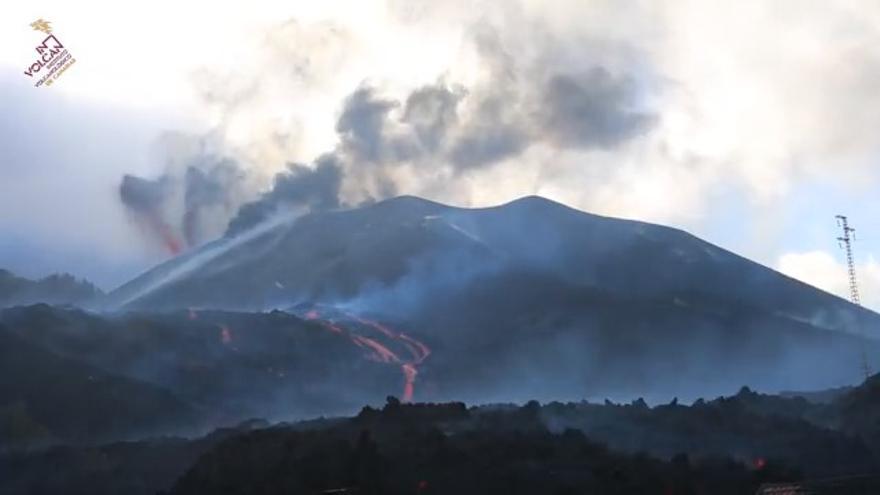 Imagen en la que se puede ver la nueva colada del volcán de La Palma.