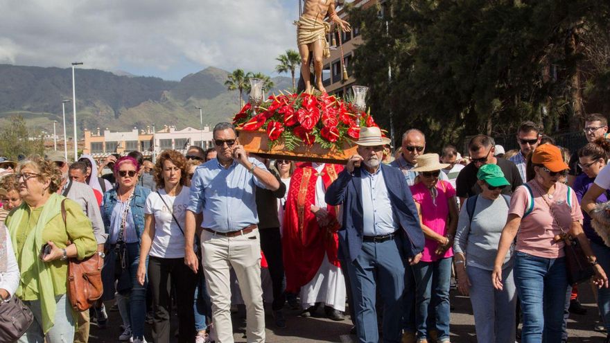 San Sebastián returns to the sea accompanied by the animals