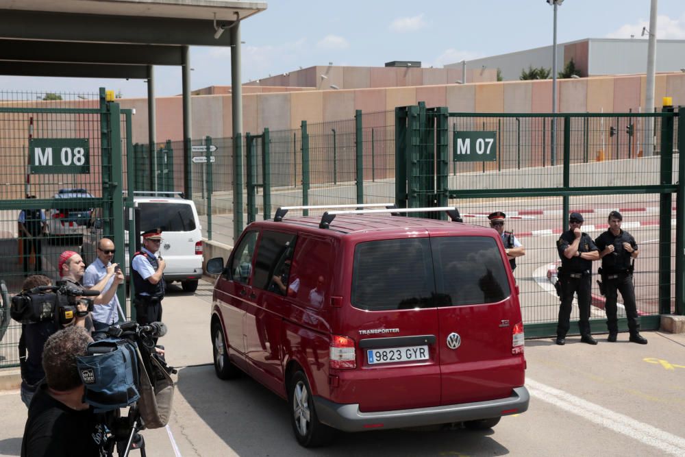 Forn, Rull i Turull arriben a la presó de Lledoners