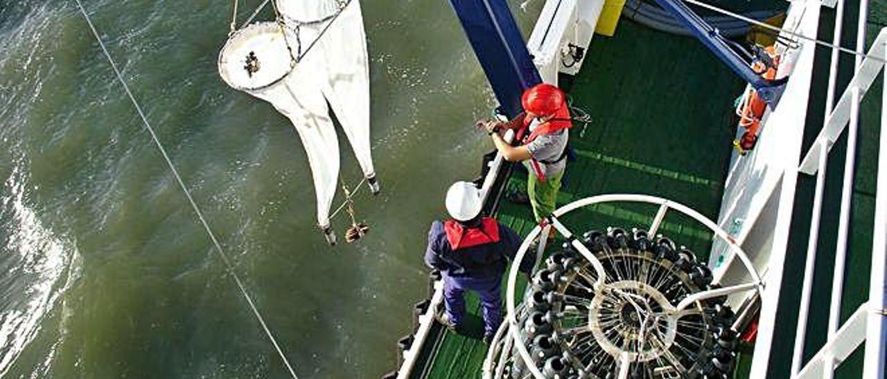 Investigadores en una campaña oceanográfica.