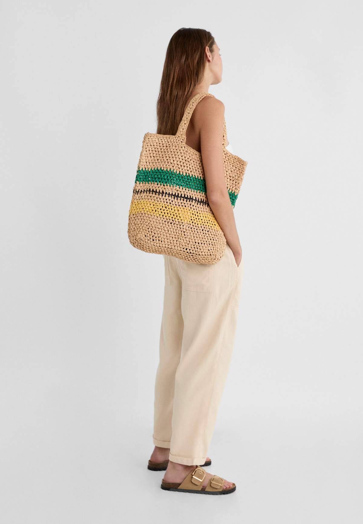 STRADIVARIUS BOLSOS PLAYA Estos son los 5 bolsos de Stradivarius que llevaras a la playa estan causando sensacion