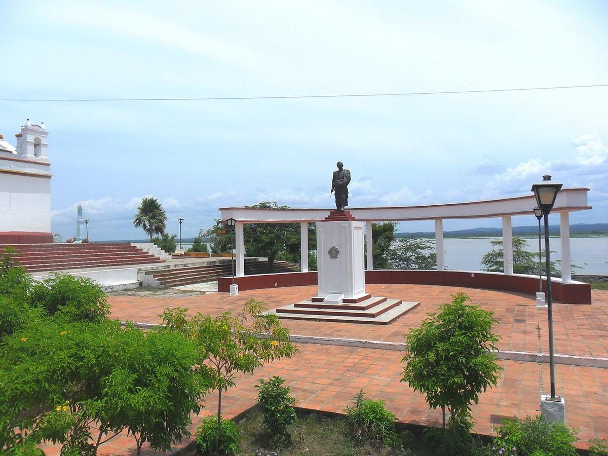Estatua en honor de Simón Bolívar en Tenerife.
