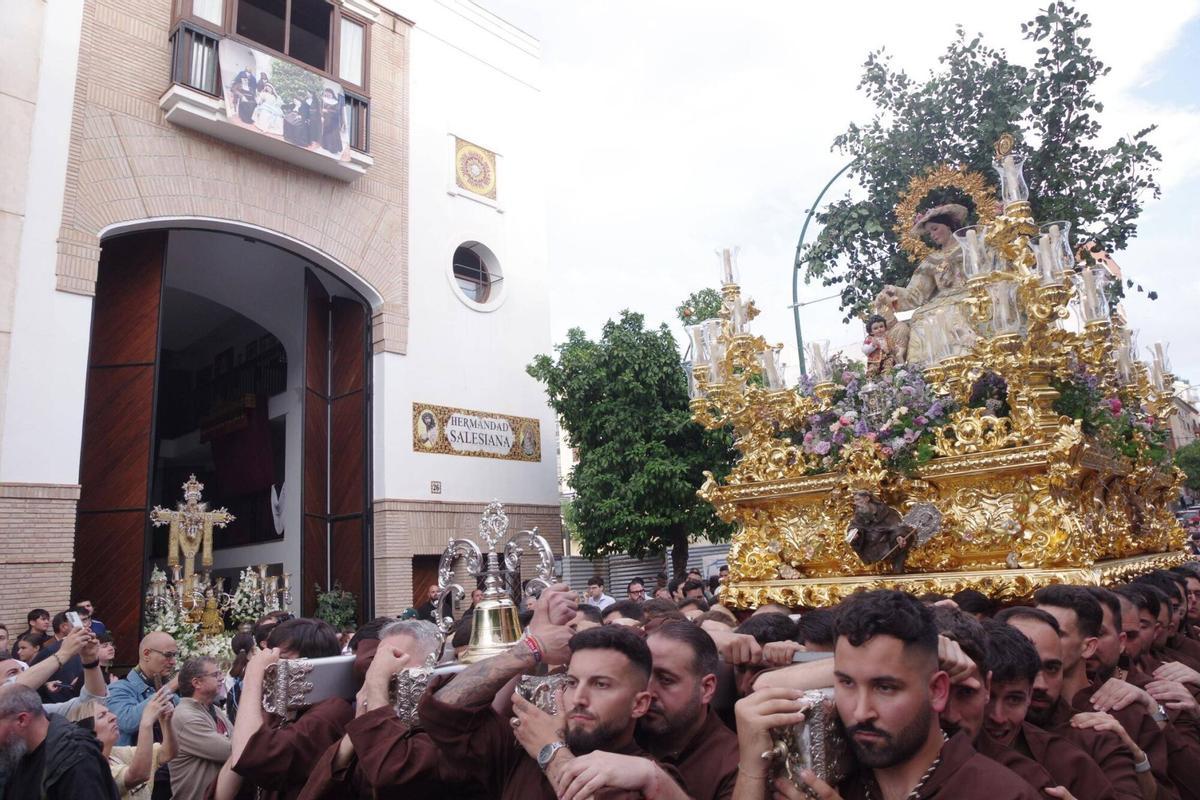 Procesión de la Divina Pastora por el barrio de Capuchinos