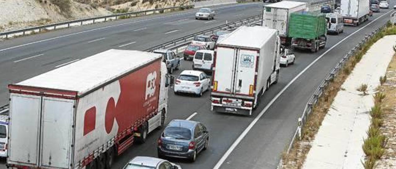 Tráfico a su paso por Elche en la autovía A7.