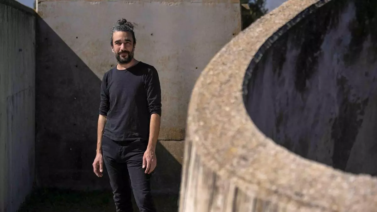 El cementerio que da la vida al pianista Carles Viarnès