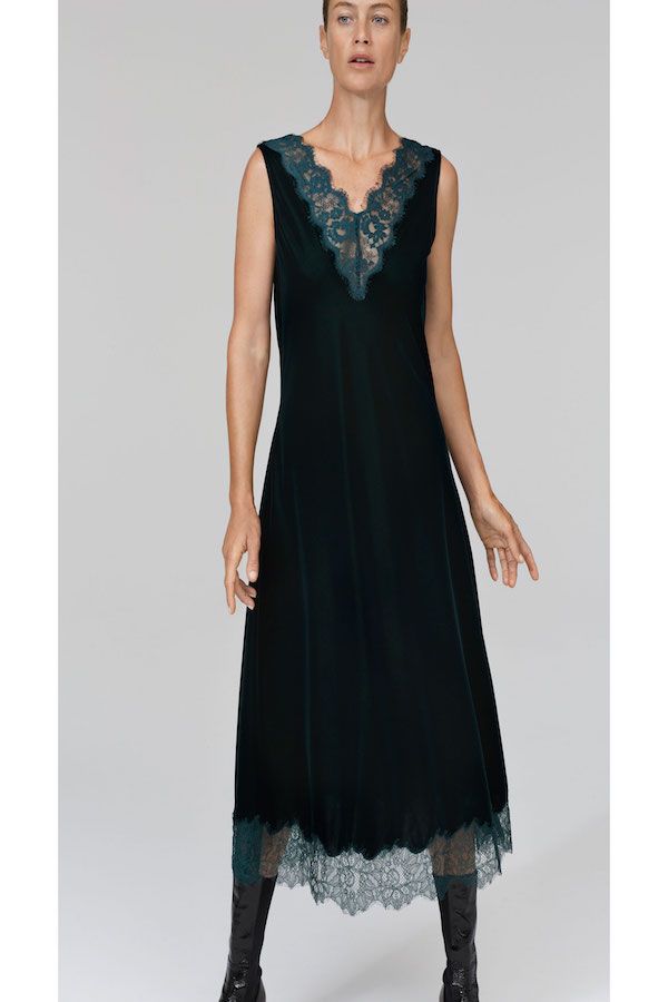 Terciopelo: el vestido lencero