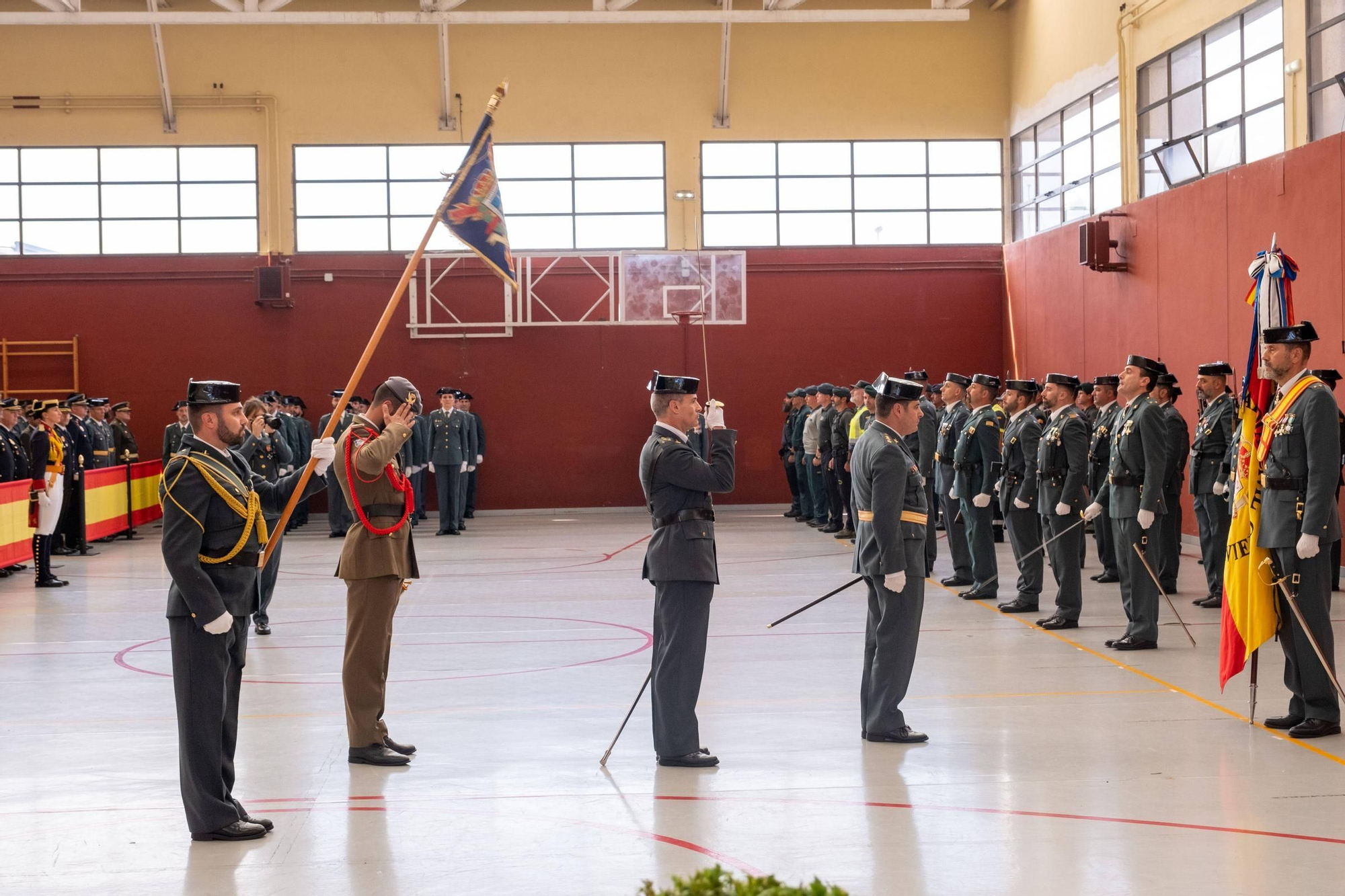 EN IMÁGENES: Así fueron los actos en Oviedo del 179 aniversario de la Guardia Civil