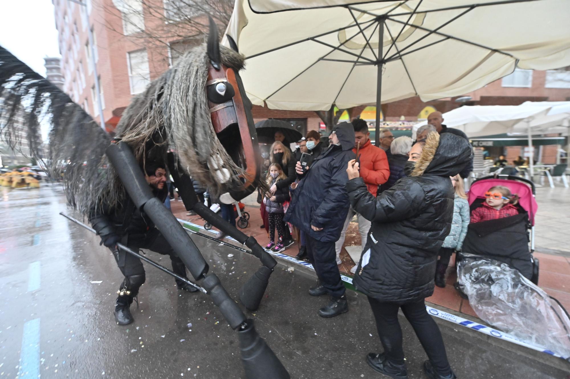 Teatro y música en el desfile de animación de la Magdalena