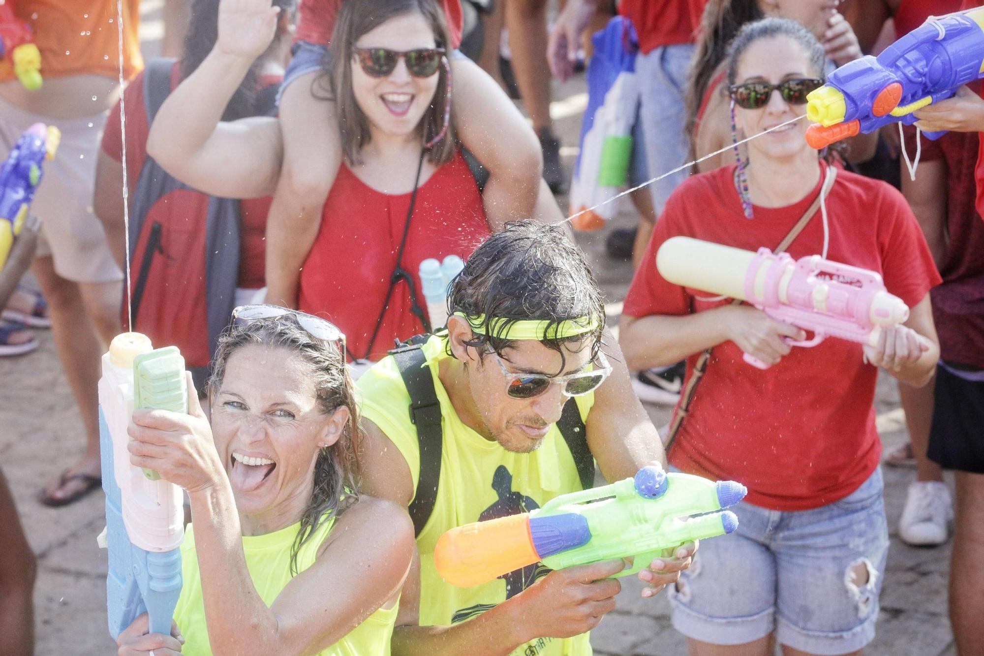 Búscate en la batalla de agua de Canamunt y Canavall