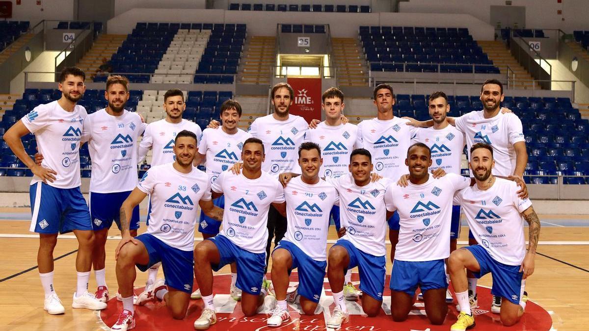 La plantilla del Palma Futsal posa en Son Moix antes de viajar a Manzanares para el estreno liguero.