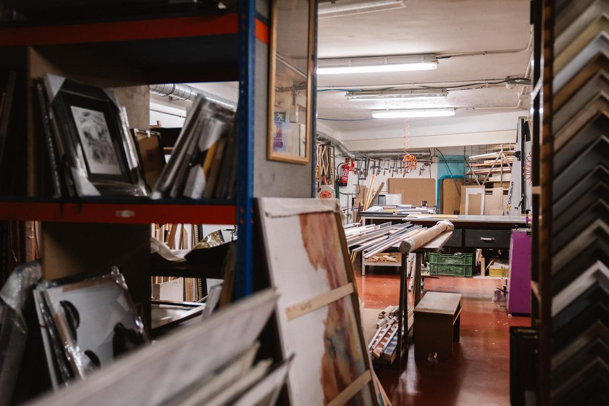Alba se apoya en Ana y Sofía, quienes se encargan del taller y las facturas respectivamente.