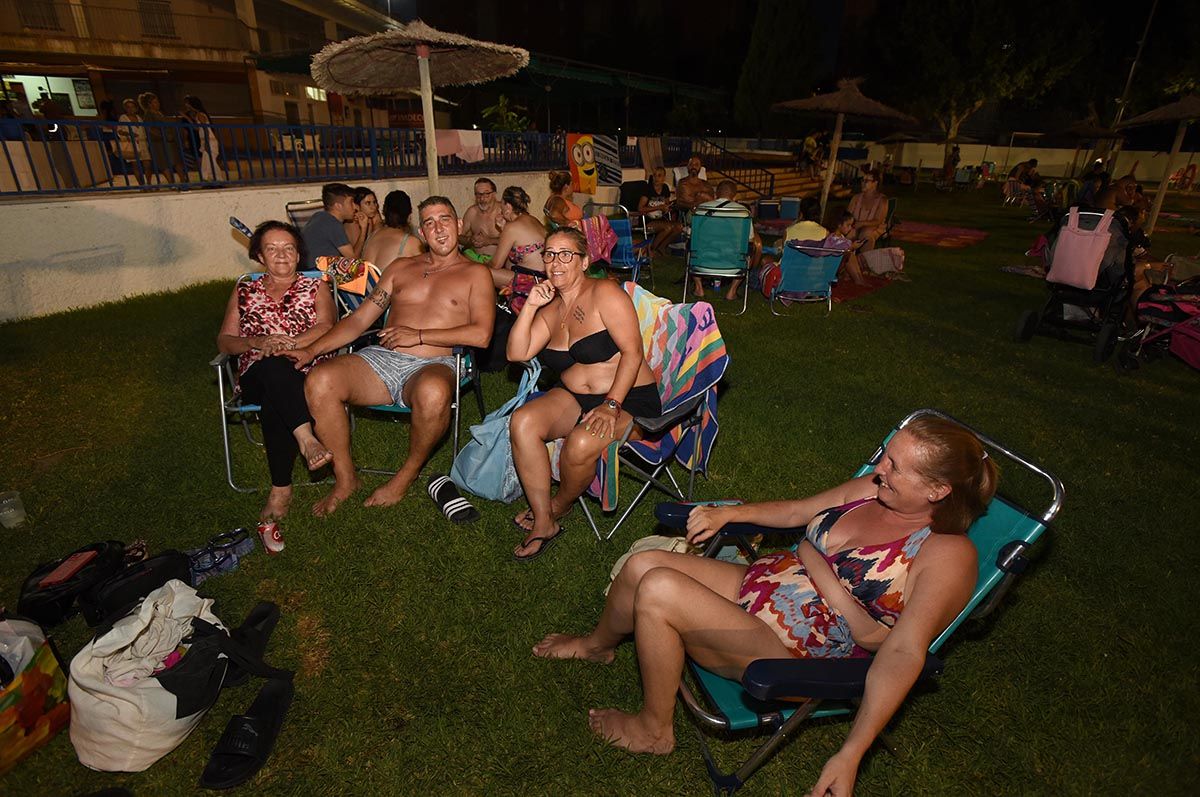 Sesión nocturna en la piscina de la Fuensanta