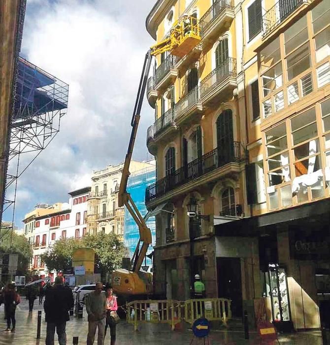 El montaje de las luces de Navidad de Palma, en su recta final