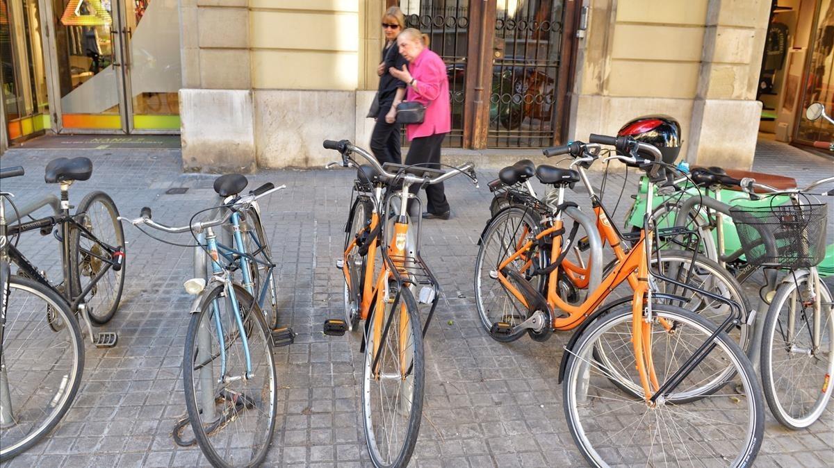 Bicis de alquiler en Barcelona. Bicis de alquiler en Barcelona.
