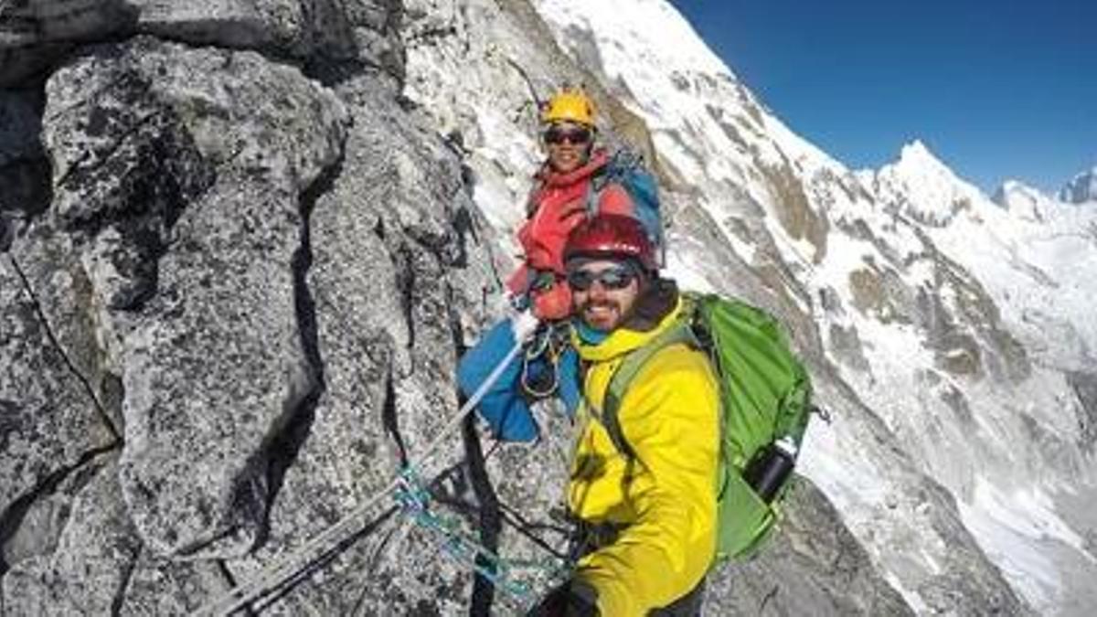 Gabriel Baicus junto a un compañero en uno de sus viajes al Himalaya