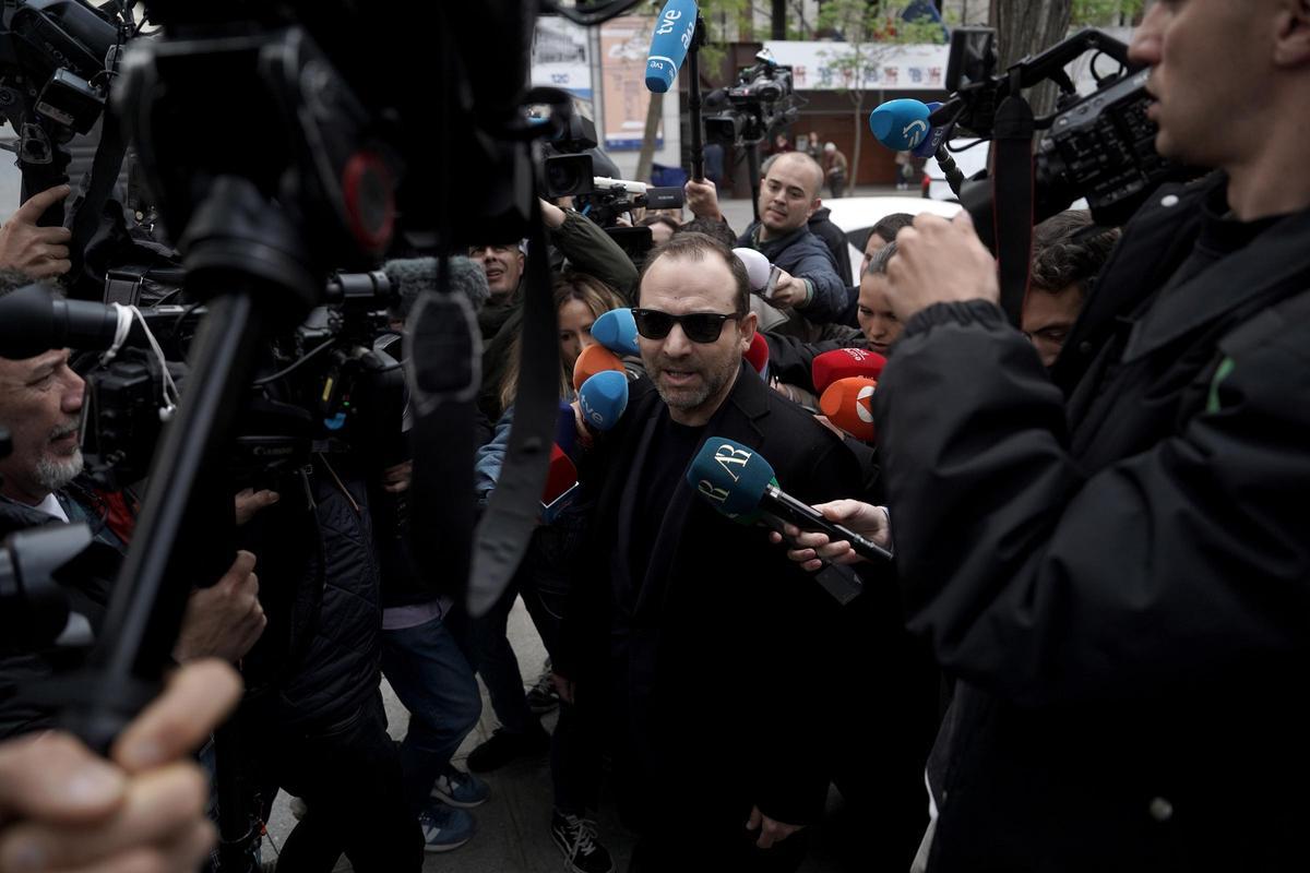 Víctor Ábalos, a la salida del Supremo. Juicio a José Luis Ábalos y Koldo García en el Supremo