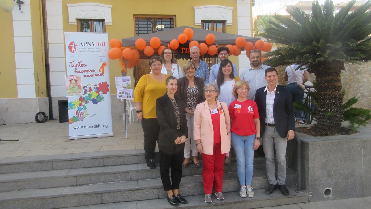 Representantes de Apnadah y autoridades municipales.