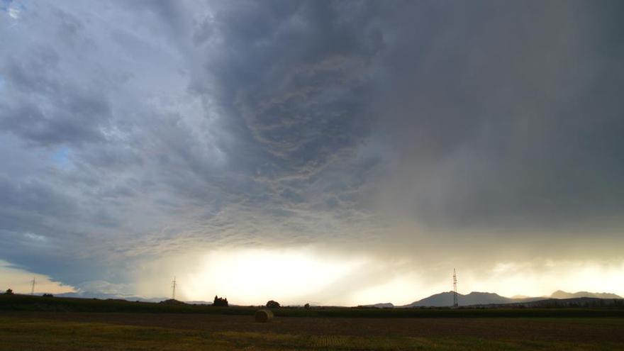 La tempesta d&#039;ahir sobre el cel de l&#039;Empordà.