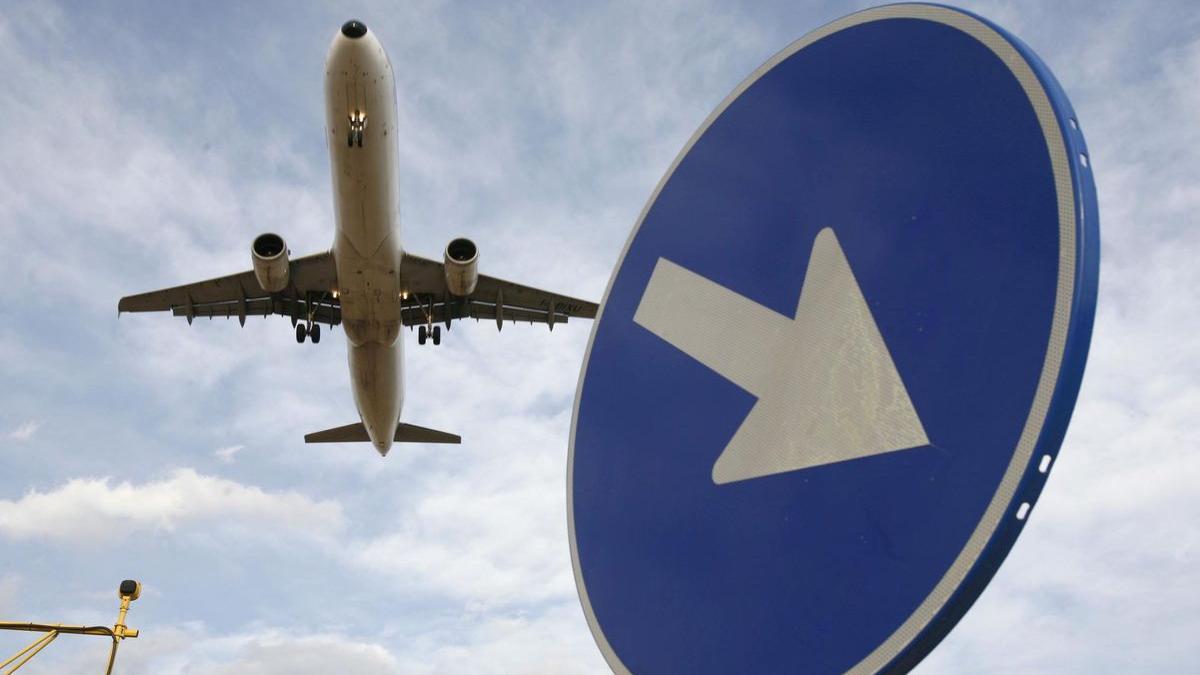 Un avión despegando del Aeropuerto del Prat.