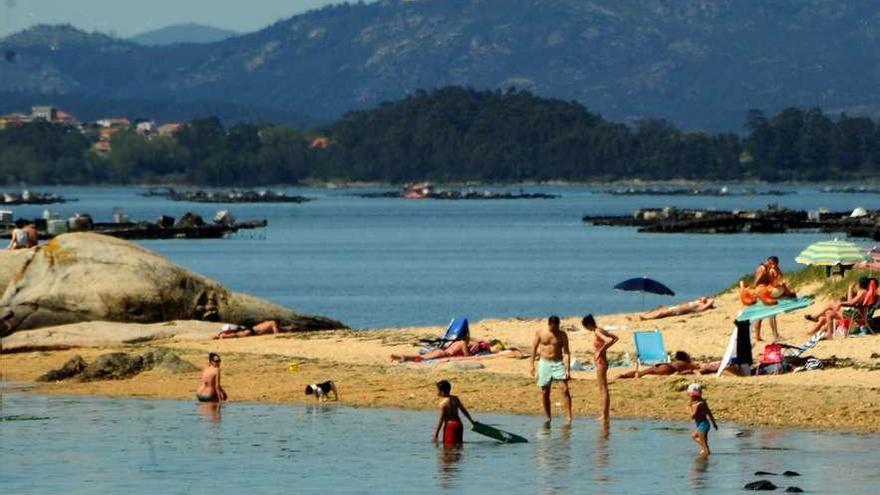 Playa de A Braña, en Vilanova de Arousa. // Iñaki Abella