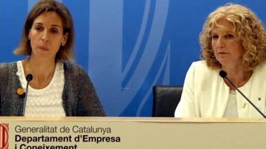 La consellera d&#039;Empresa, Àngels Chacón, i la directora general d&#039;Indústria, Matilde Villarroya