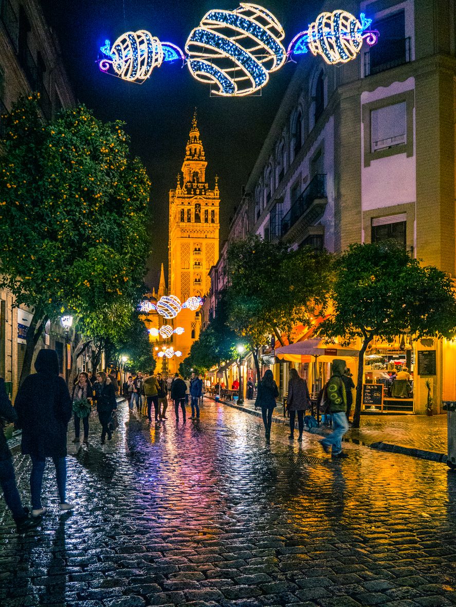 Sevilla en Navidad decorado con luces