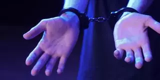 Elige mal a su víctima y acaba detenido tras robarle el móvil a un policía en Castelló