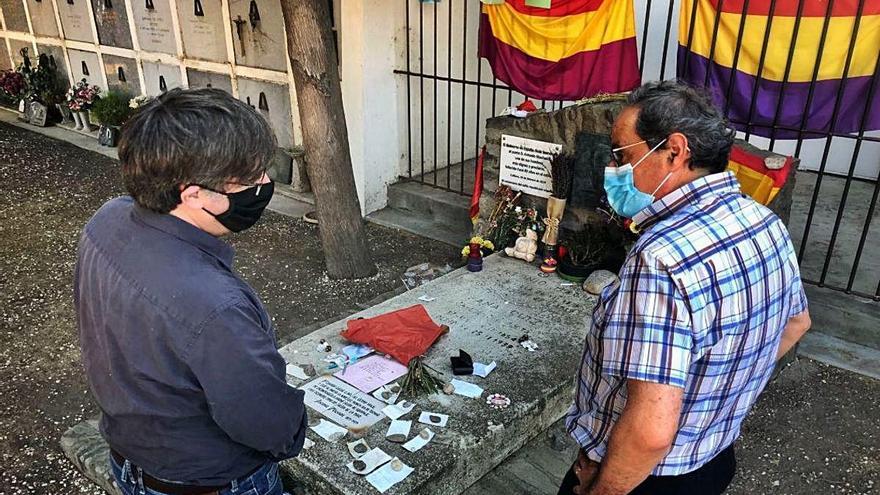 Cotlliure Puigdemont es reuneix amb Torra davant la tomba de Machado