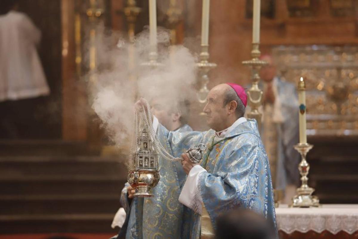 El obispo de Córdoba, durante la misa de la Inmaculada.