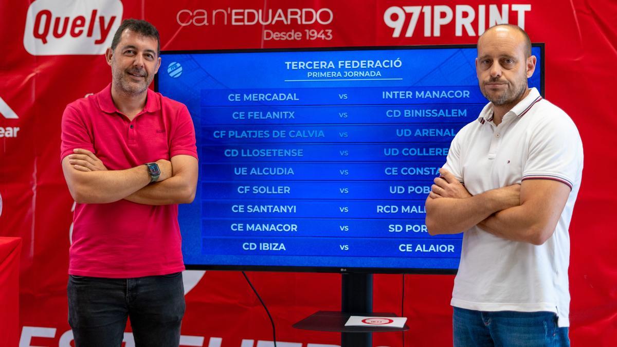 fútbol. Carlos Martínez (Platges de Calvià) y Guillem Llaneras (Constància)