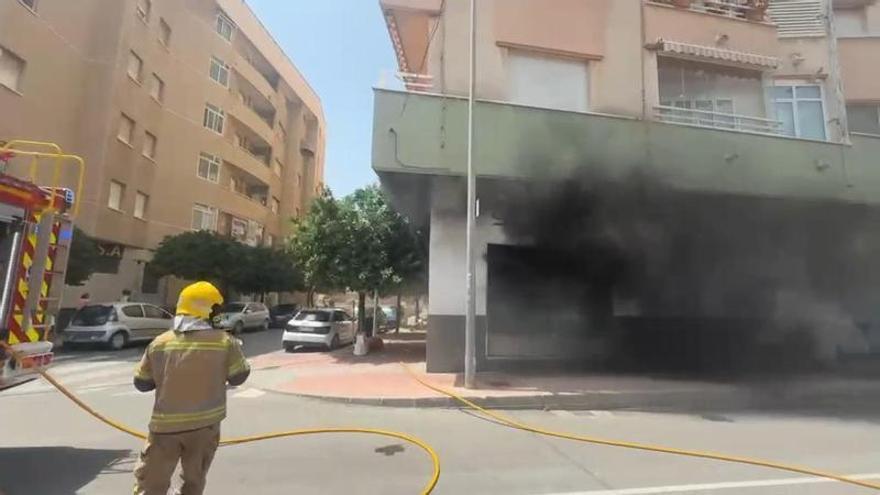 Vivienda incendiada en el Barrio Infante Juan Manuel de Murcia