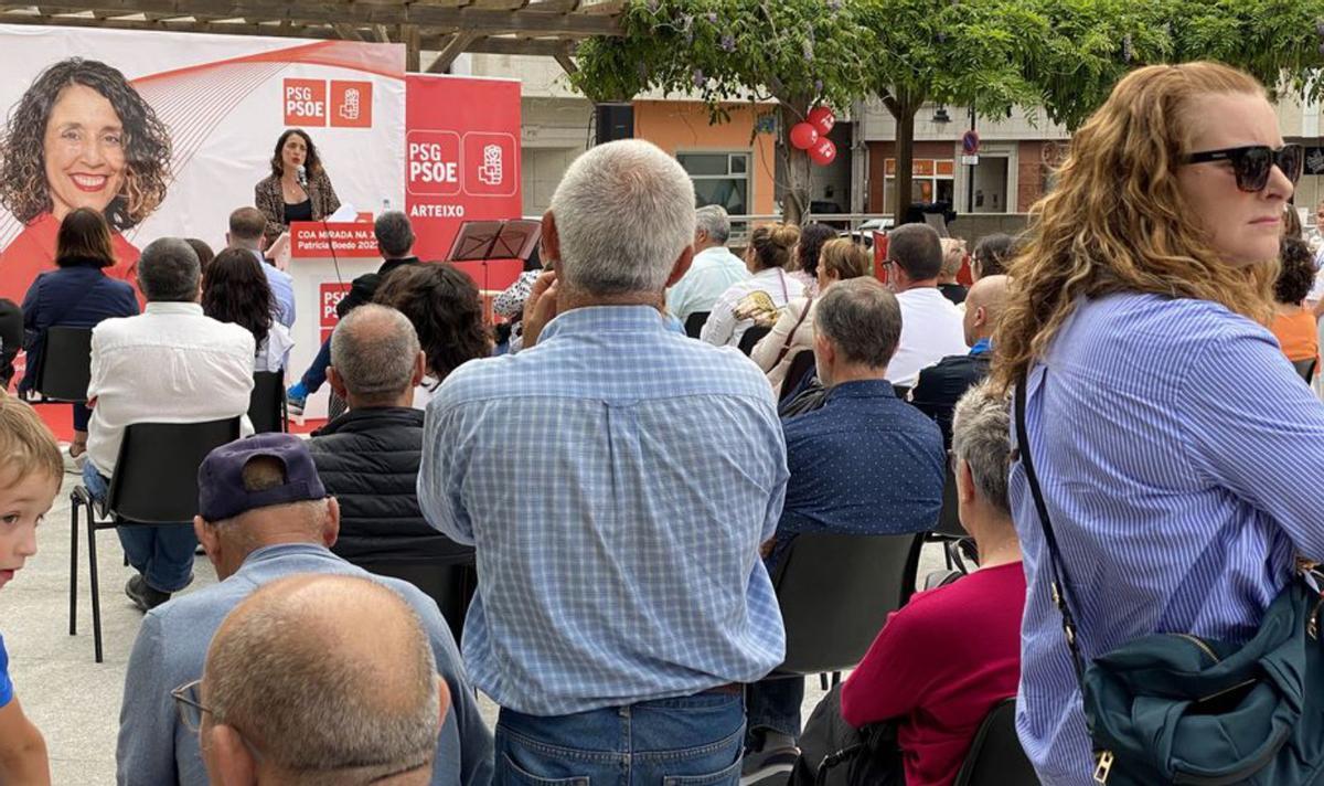 Cierre de Patricia Boedo, ayer, en la plaza das Viñas.   | // LA OPINIÓN