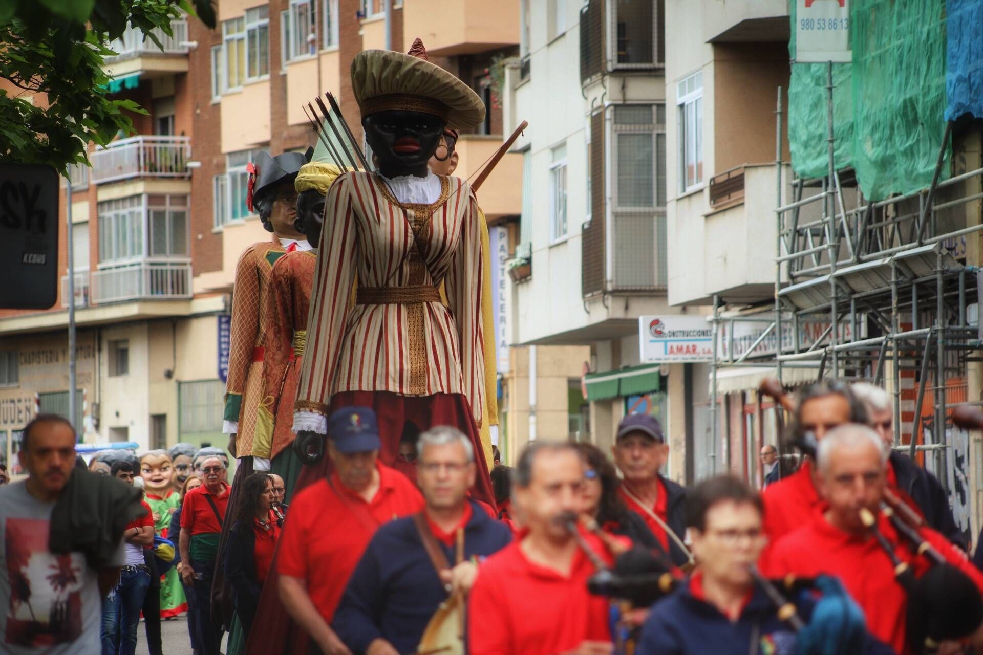 Pasacalles de Gigantes y Cabezudos en las Fiestas de San Pedro de Zamora de 2024