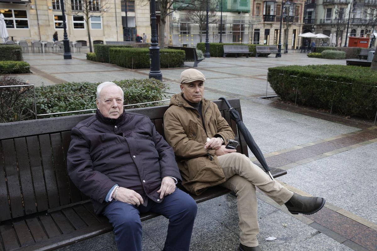 Gijón. Paseo Begoña. Opines sobre estado del piso, baldosas, charcos, hundimientos, resaltes peligrosos. Gijón. Paseo Begoña. Opines sobre estado del piso, baldosas, charcos, hundimientos, resaltes peligrosos.