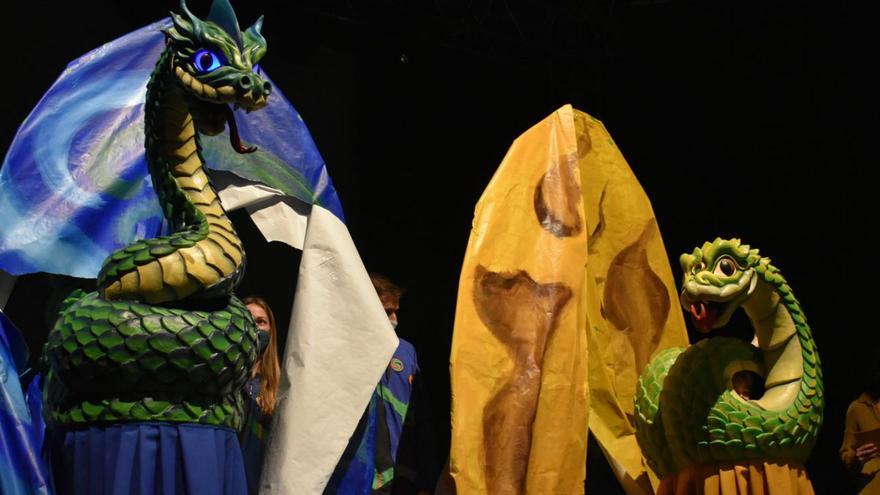 La família del Carnaval de Solsona creix amb dos nous gegants, l’Onada i la Flama
